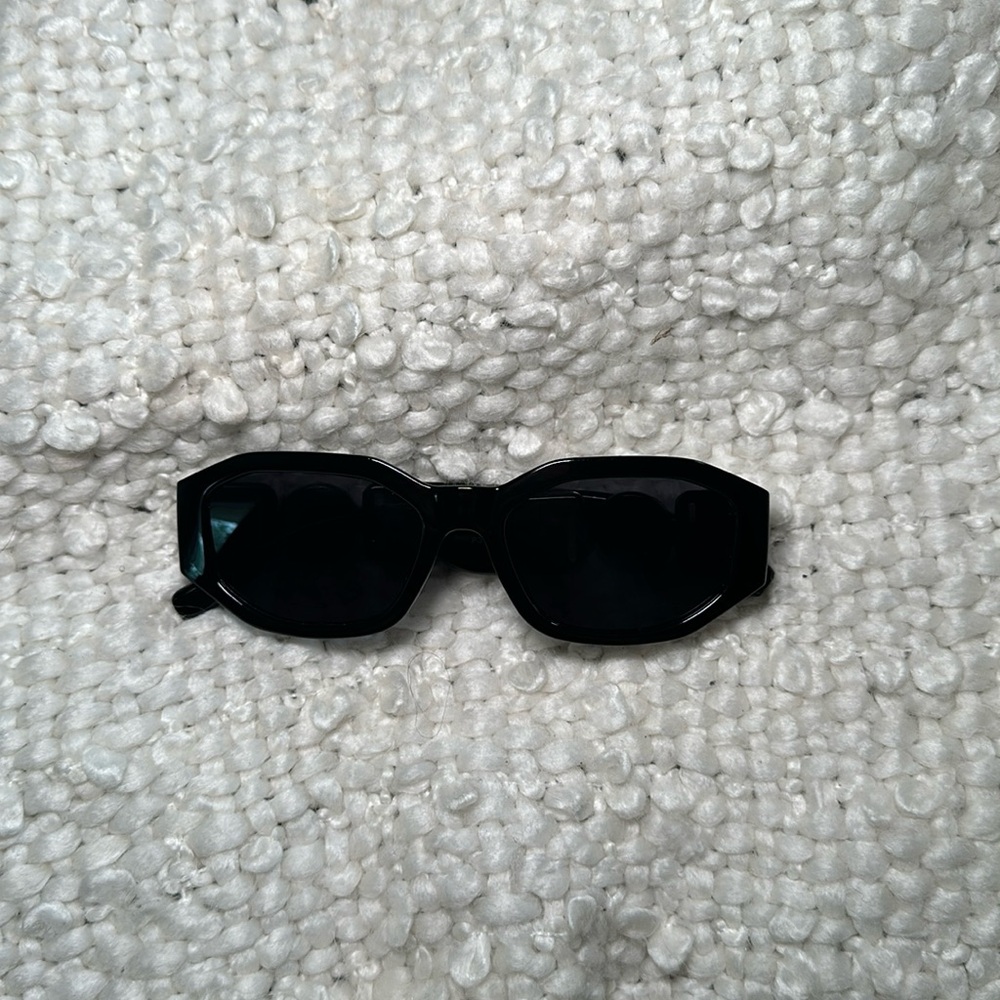 Rectangular Trendy Sunglasses - Picture 3 of 5